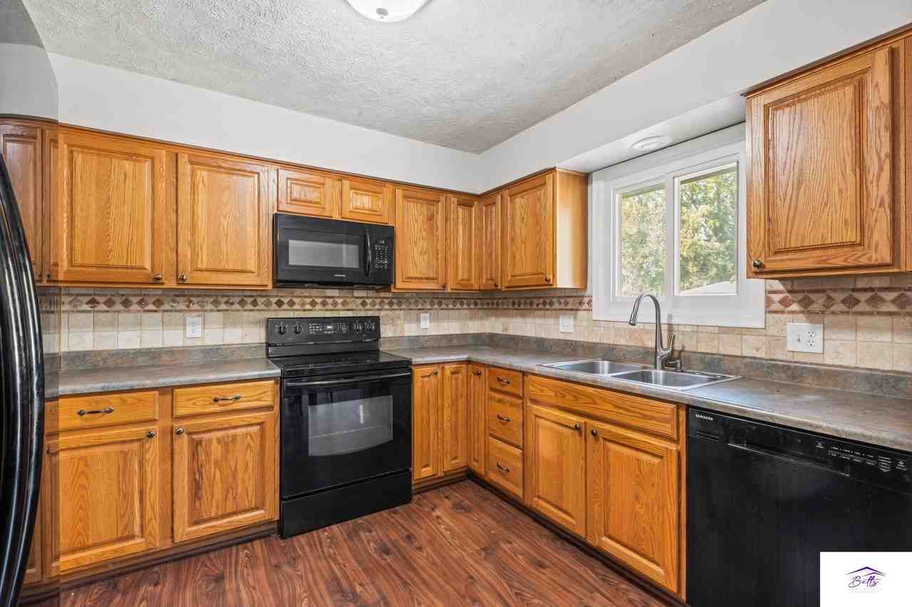 7915 Heather Ave - Photo 6 of 21