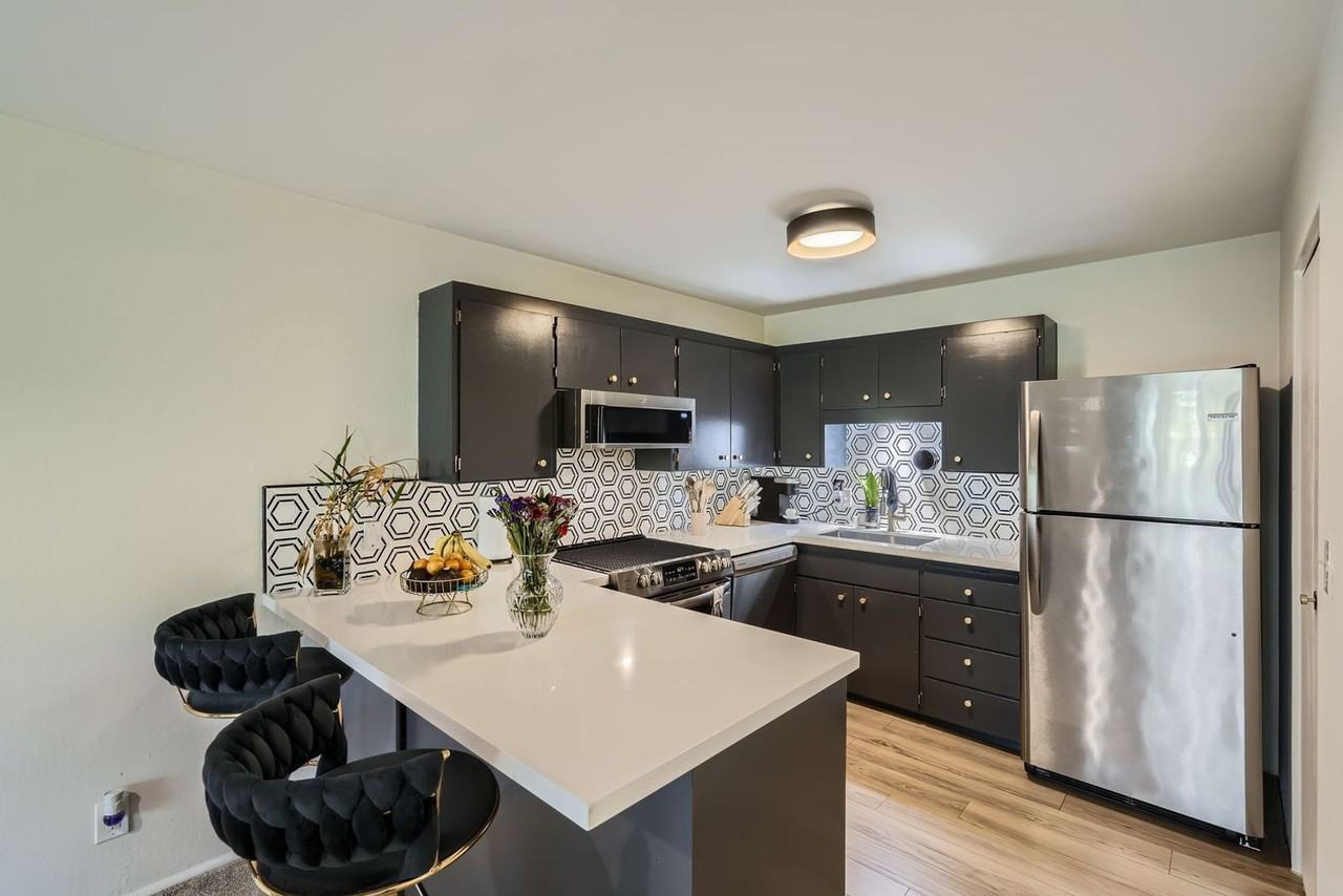 1425 S Puget Dr #301 - Photo 4 of 21