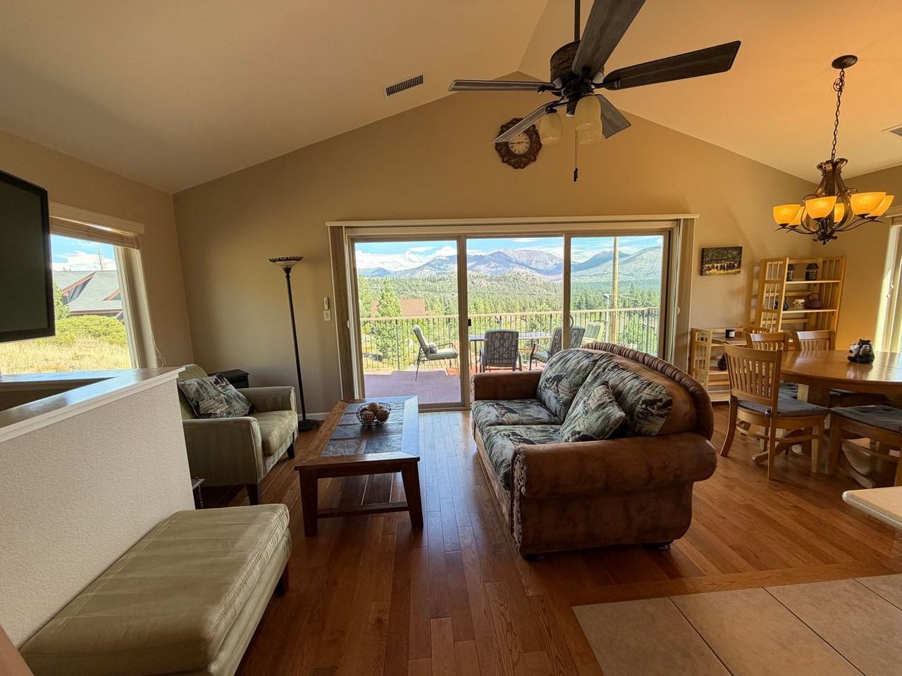 799 Lookout Pt - Photo 3 of 30