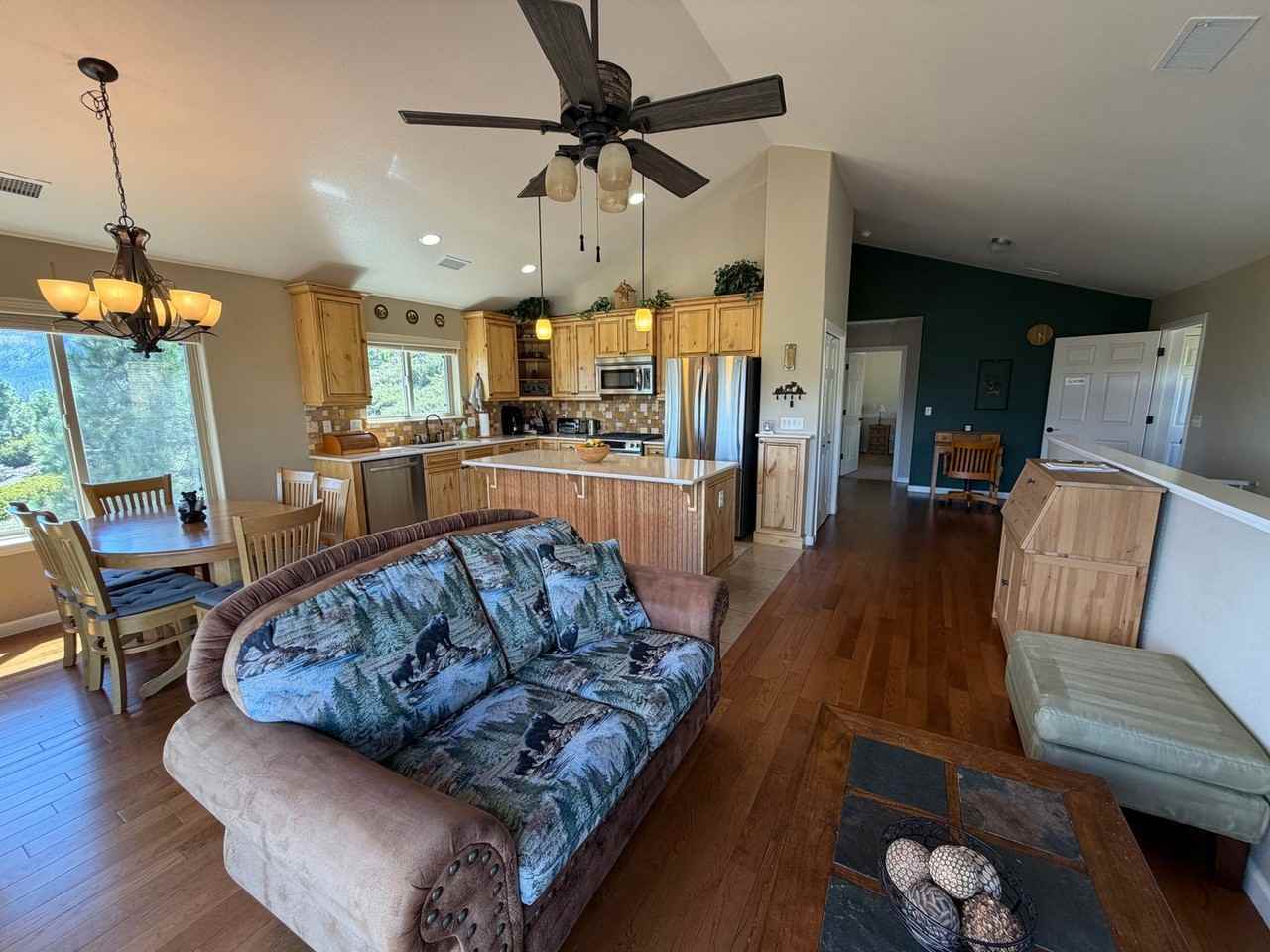 799 Lookout Pt - Photo 4 of 30