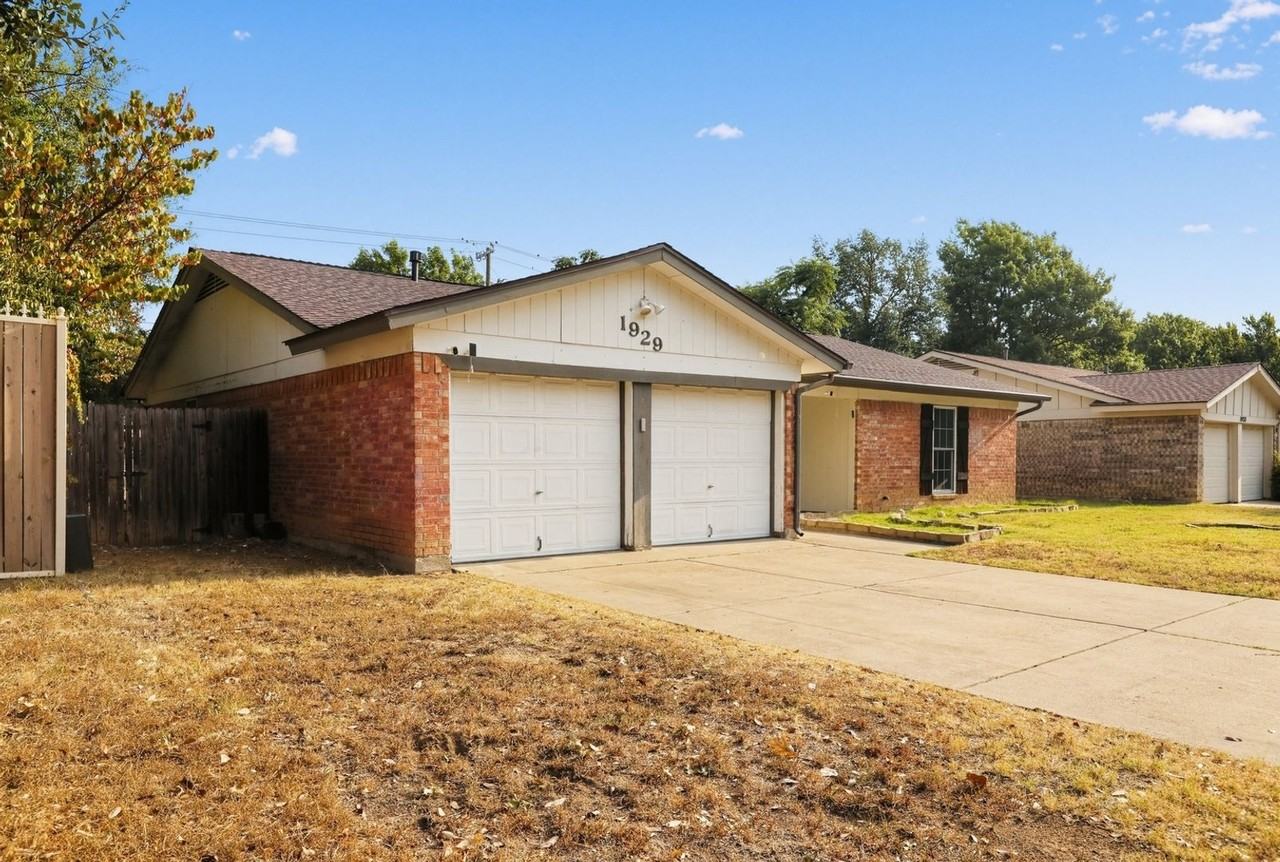 1929 Schumac Ln - Photo 2 of 21