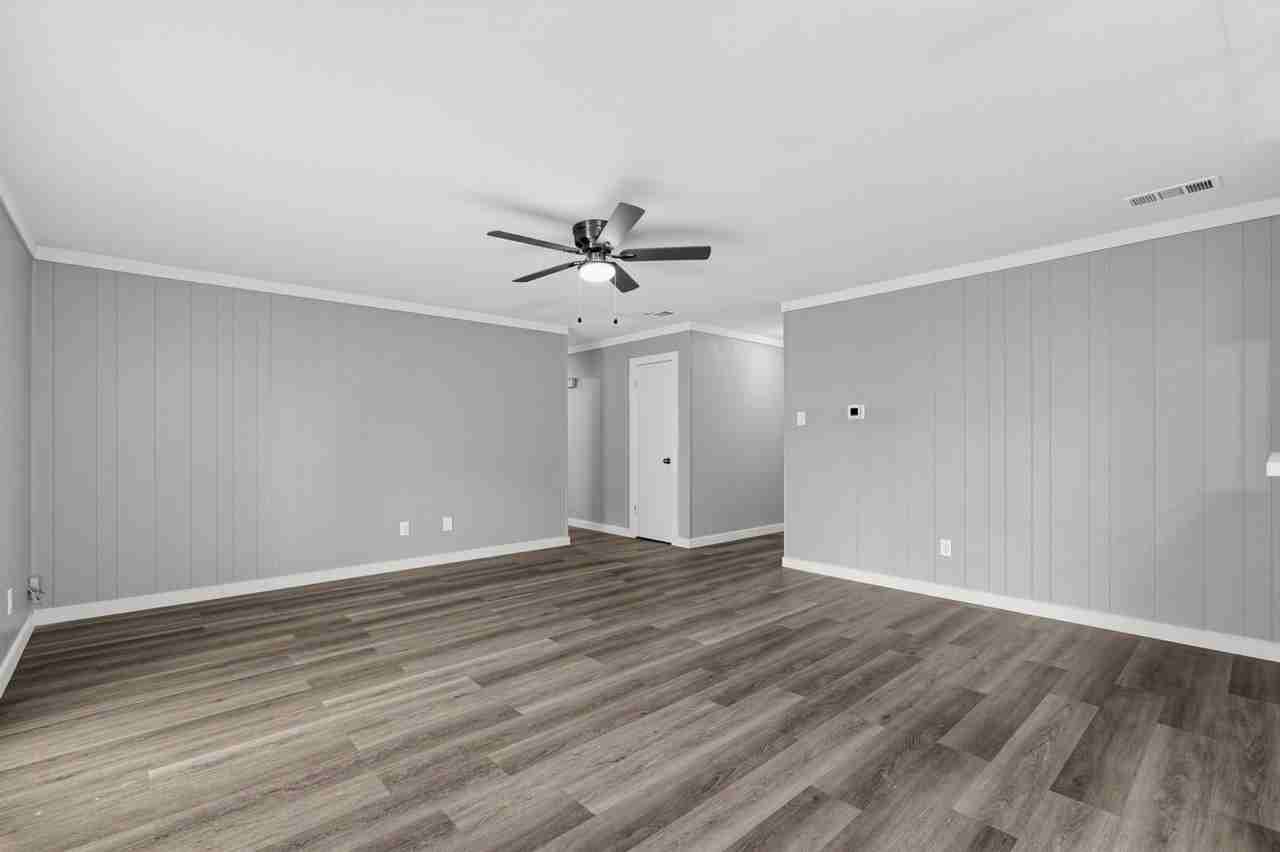 1929 Schumac Ln - Photo 4 of 21