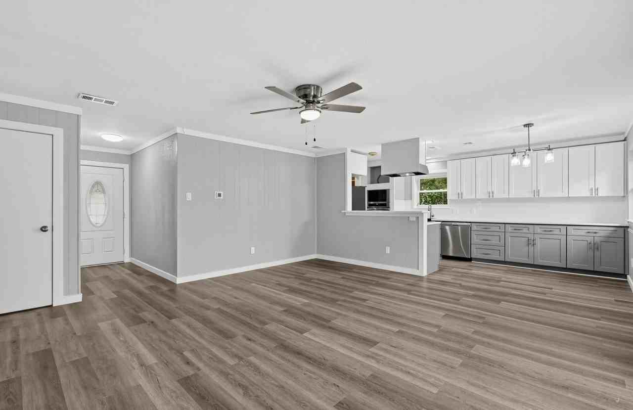 1929 Schumac Ln - Photo 5 of 21