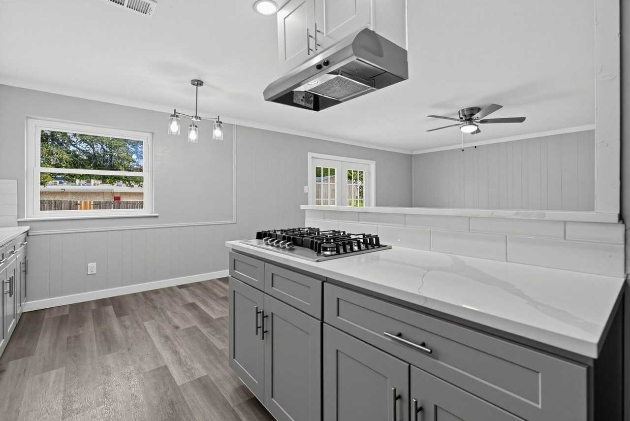 1929 Schumac Ln - Photo 6 of 21