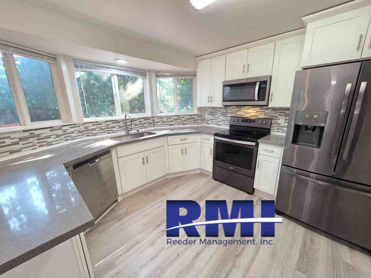 6321 Rest Pl Ne - Photo 3 of 14