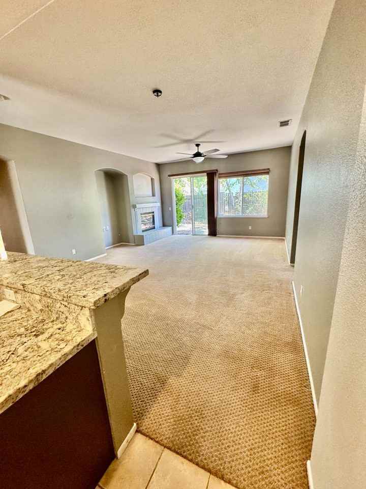 31 Clancy Ct - Photo 3 of 11