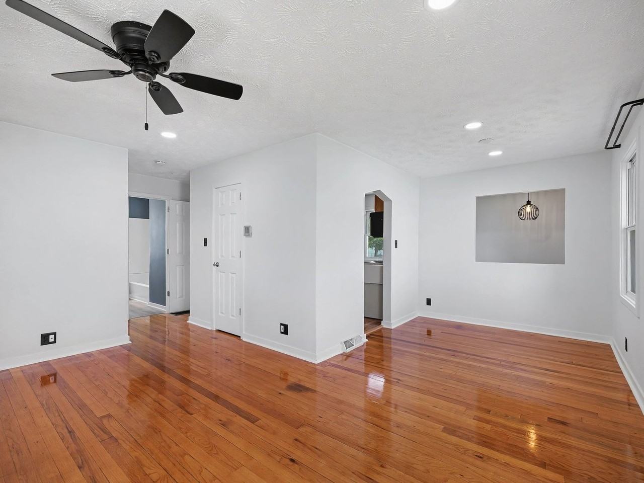 2304 Washington St - Photo 5 of 15