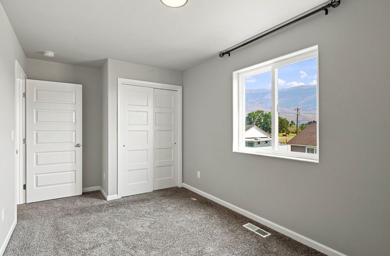 1469 Curtis Dr - Photo 6 of 16