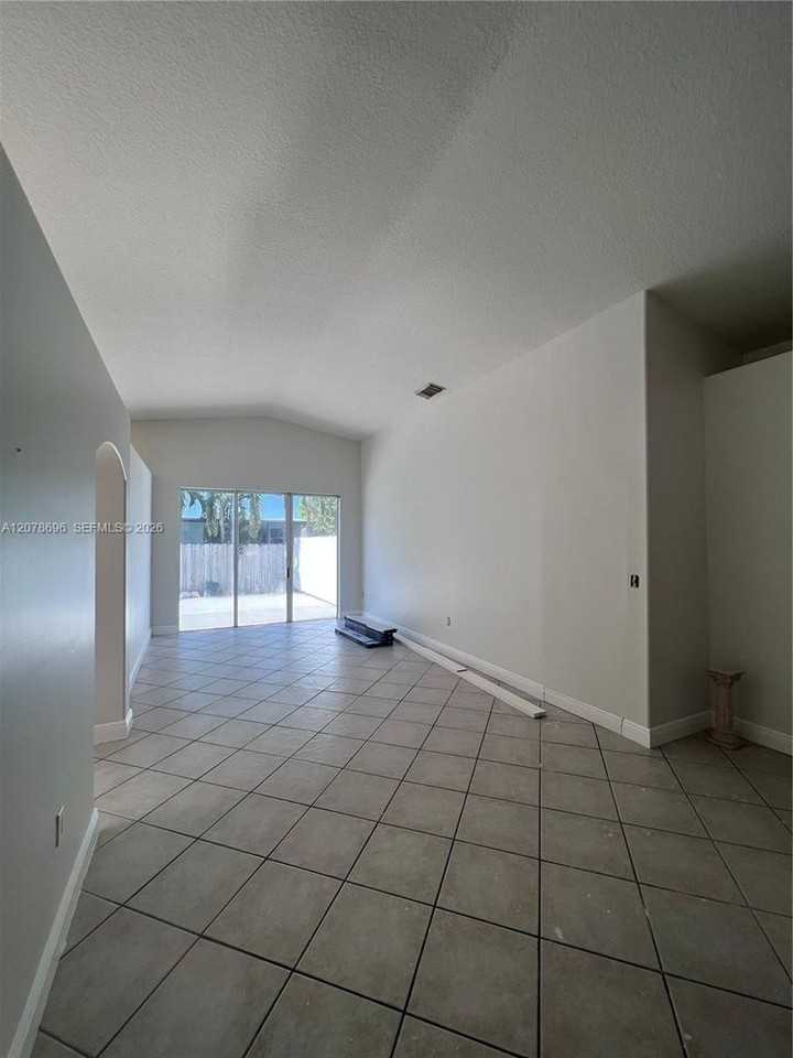 16147 Sw 66th Ter - Photo 4 of 11