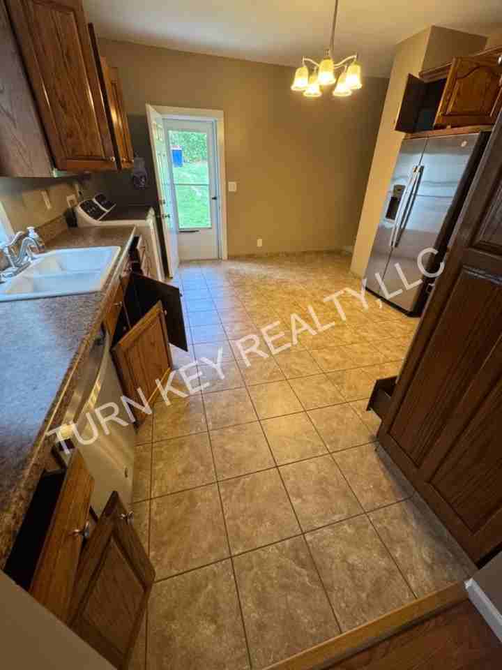 4223 Massachusetts Ave N - Photo 5 of 19