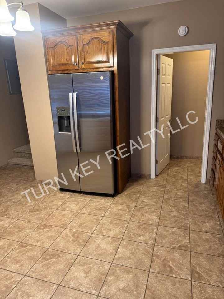 4223 Massachusetts Ave N - Photo 7 of 19