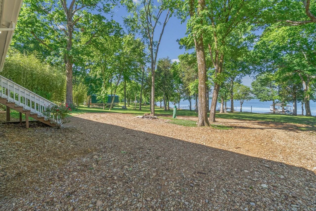 315 Riverview Dr - Photo 4 of 29