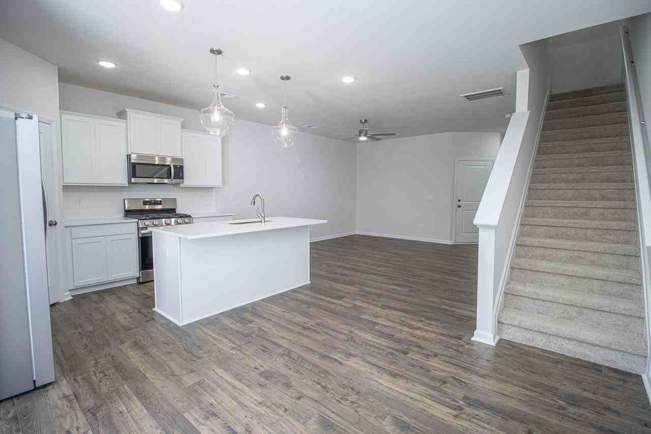306 Frog Leap Rd - Photo 7 of 33