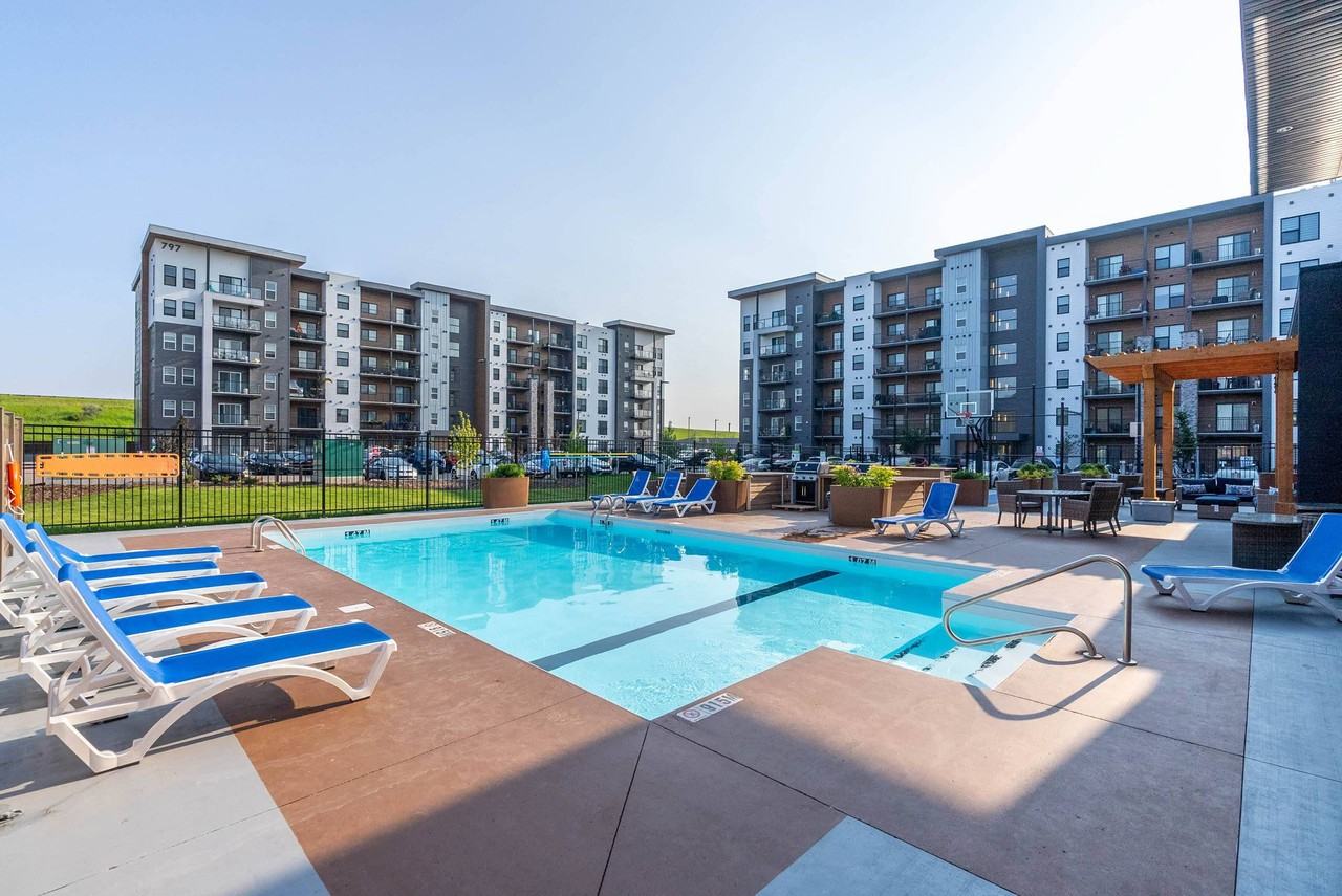 G17 Apartments at Tamarack - Photo 4 of 50