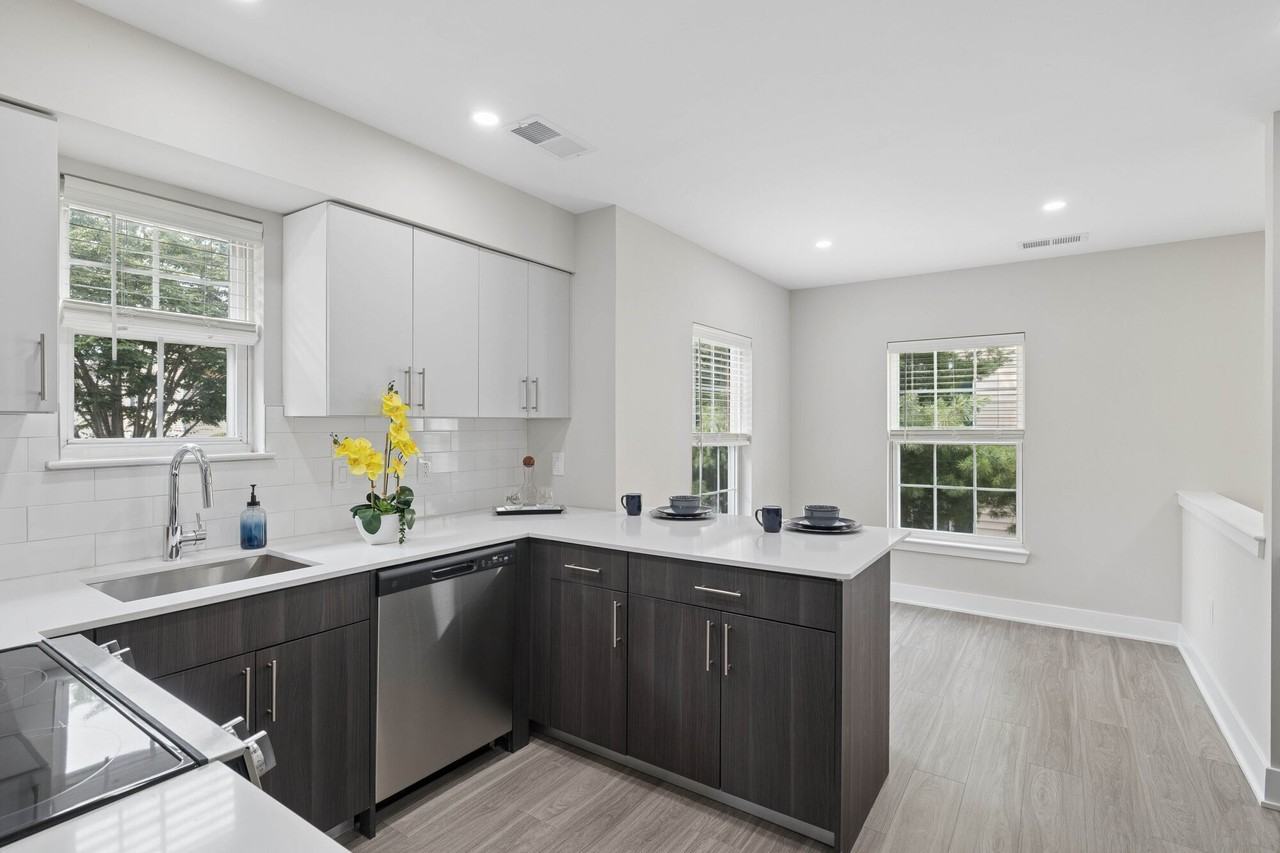 Exeter Village Apartments - Photo 3 of 41