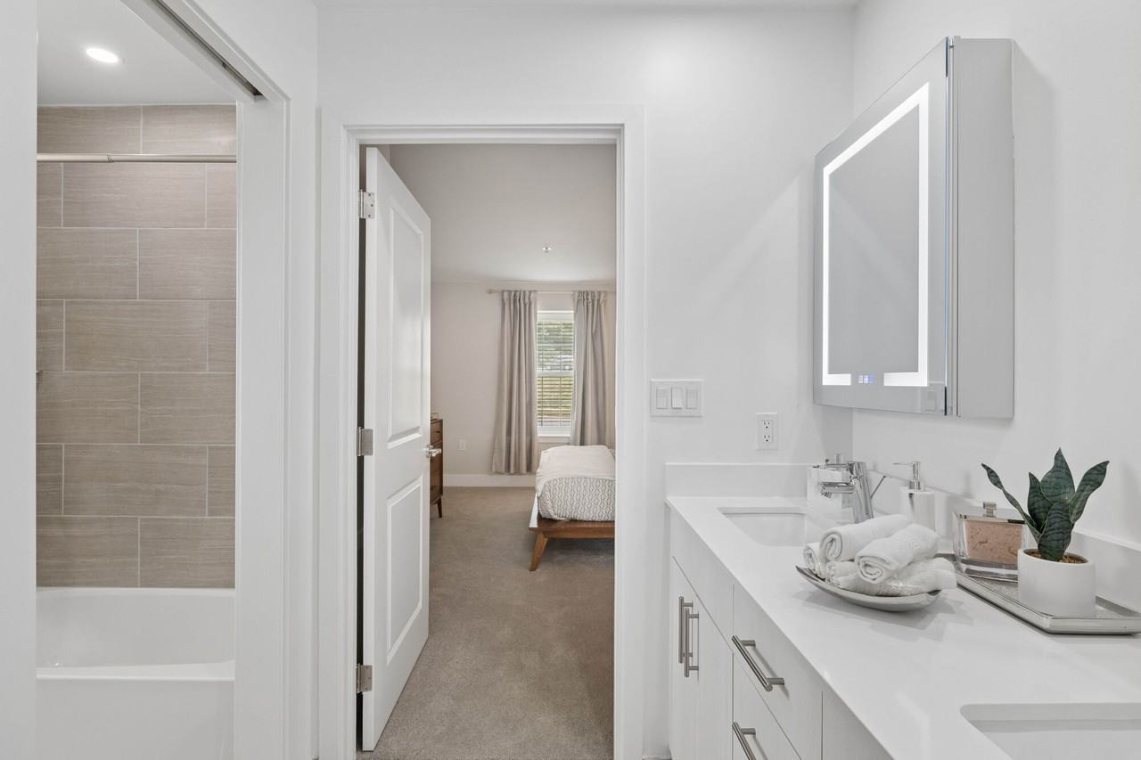 Exeter Village Apartments - Photo 6 of 41