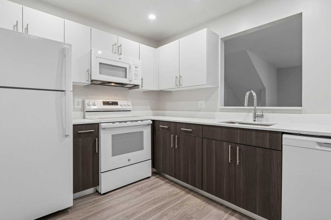 Sophias Place West - Photo 2 of 35