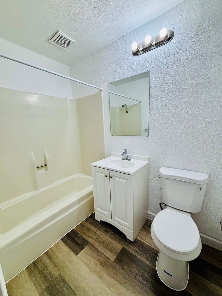 Cedar Crest Apartments - Photo 7 of 14