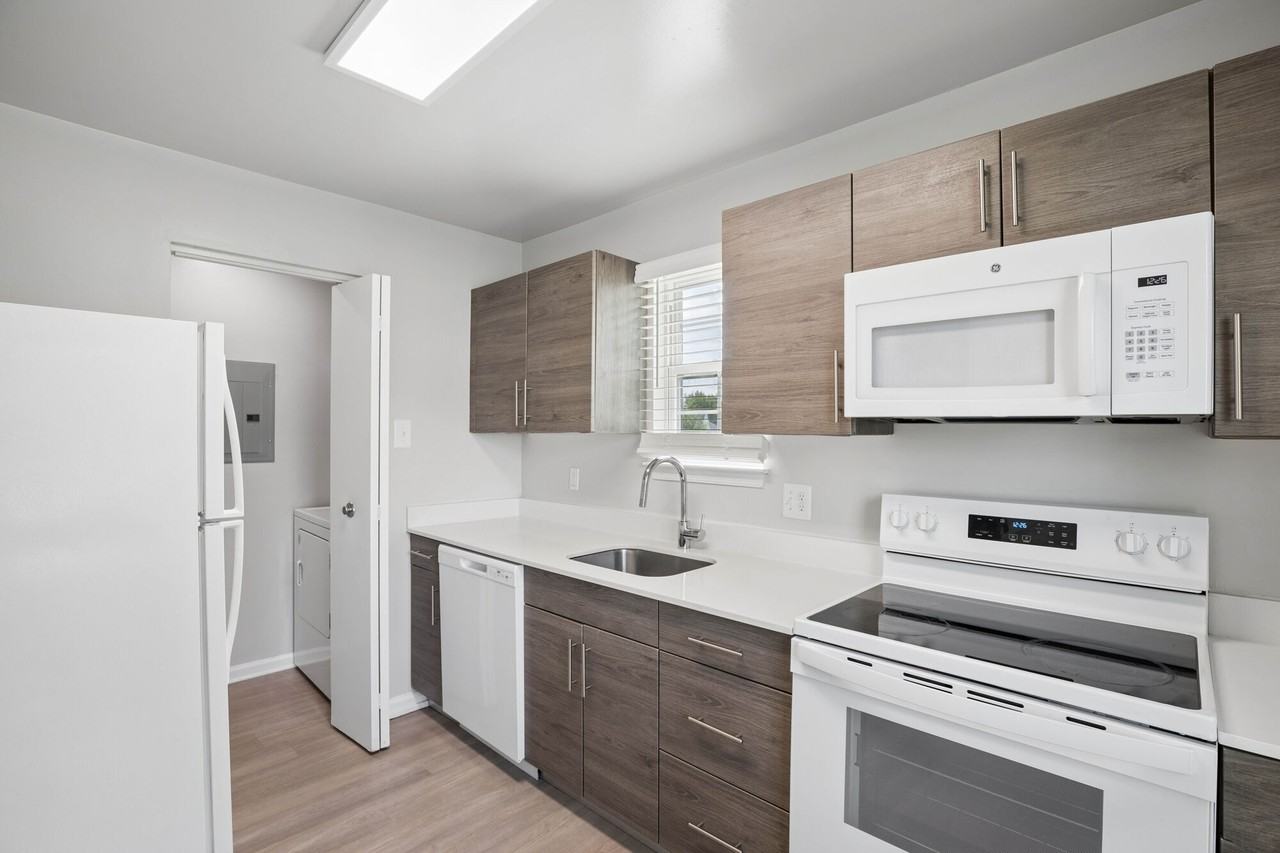 Sophias Place East - Photo 2 of 36