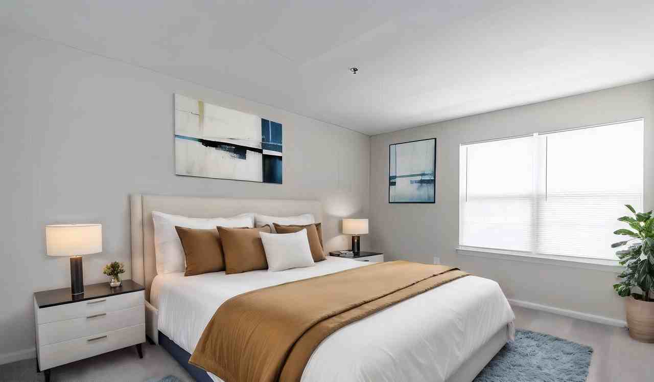 Sophias Place East - Photo 4 of 36