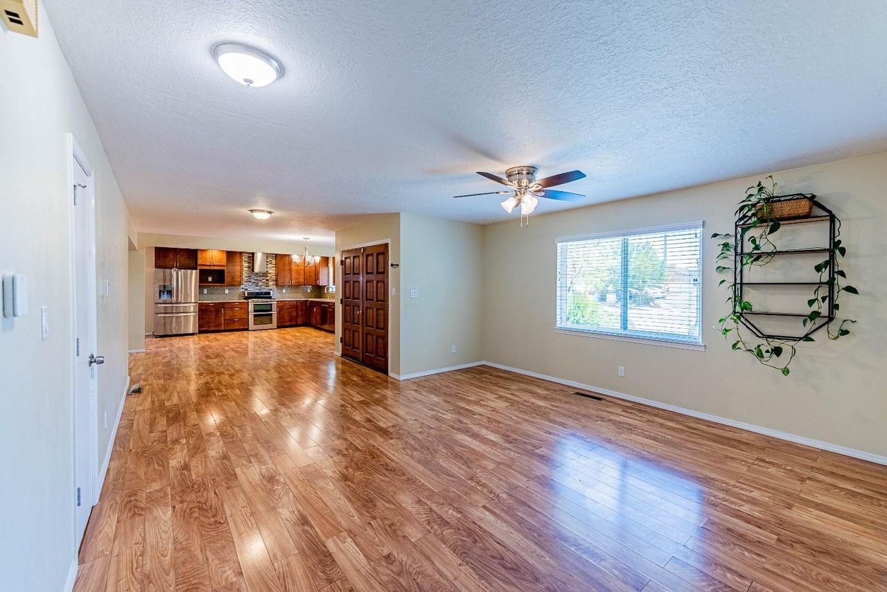3529 Aspen Ave Ne - Photo 6 of 11