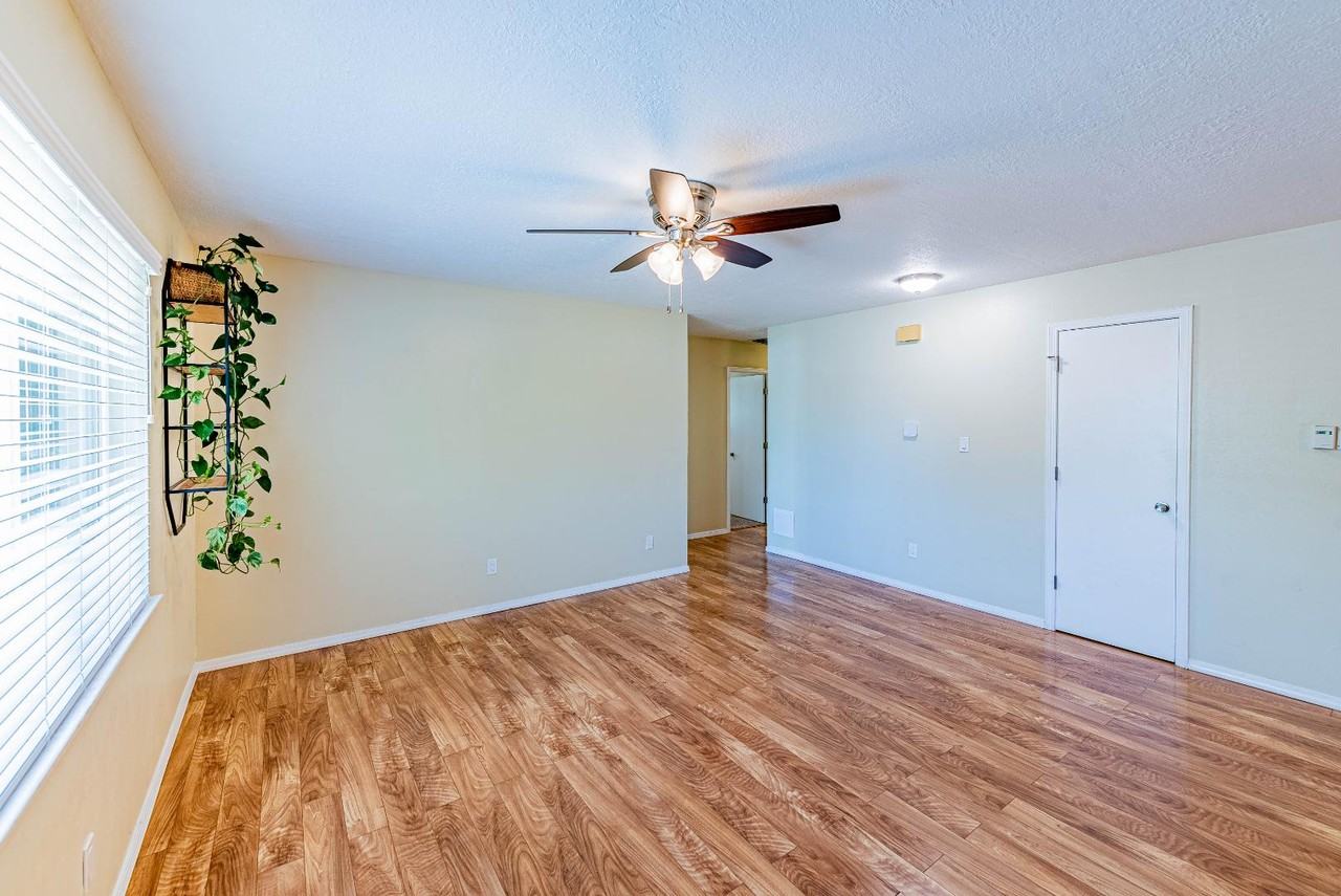 3529 Aspen Ave Ne - Photo 7 of 11