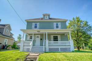featured image of 902 E Eureka St