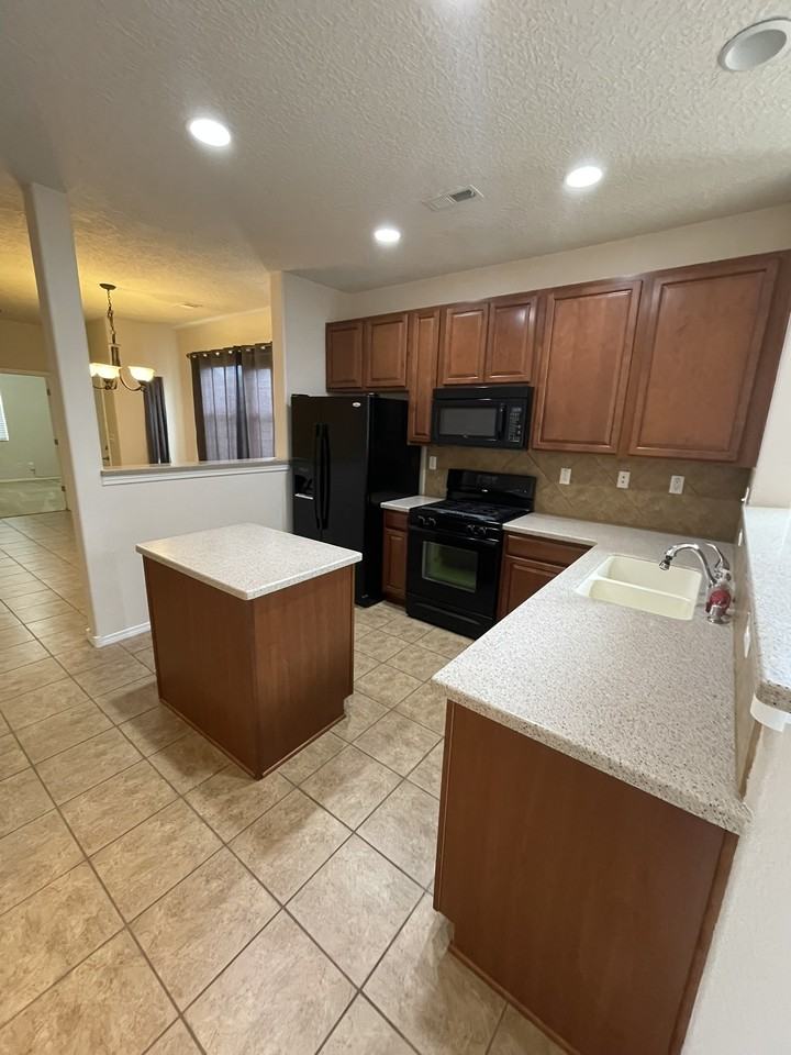 2204 Delfinio Dr Se #1 - Photo 5 of 17