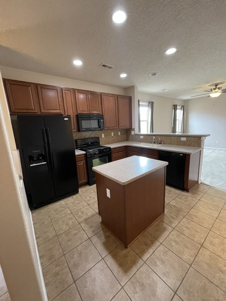 2204 Delfinio Dr Se #1 - Photo 6 of 17