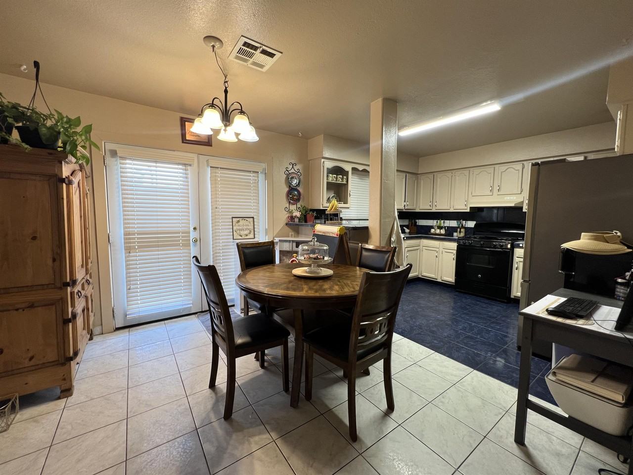 1216 E Erie Ct #1 - Photo 2 of 9