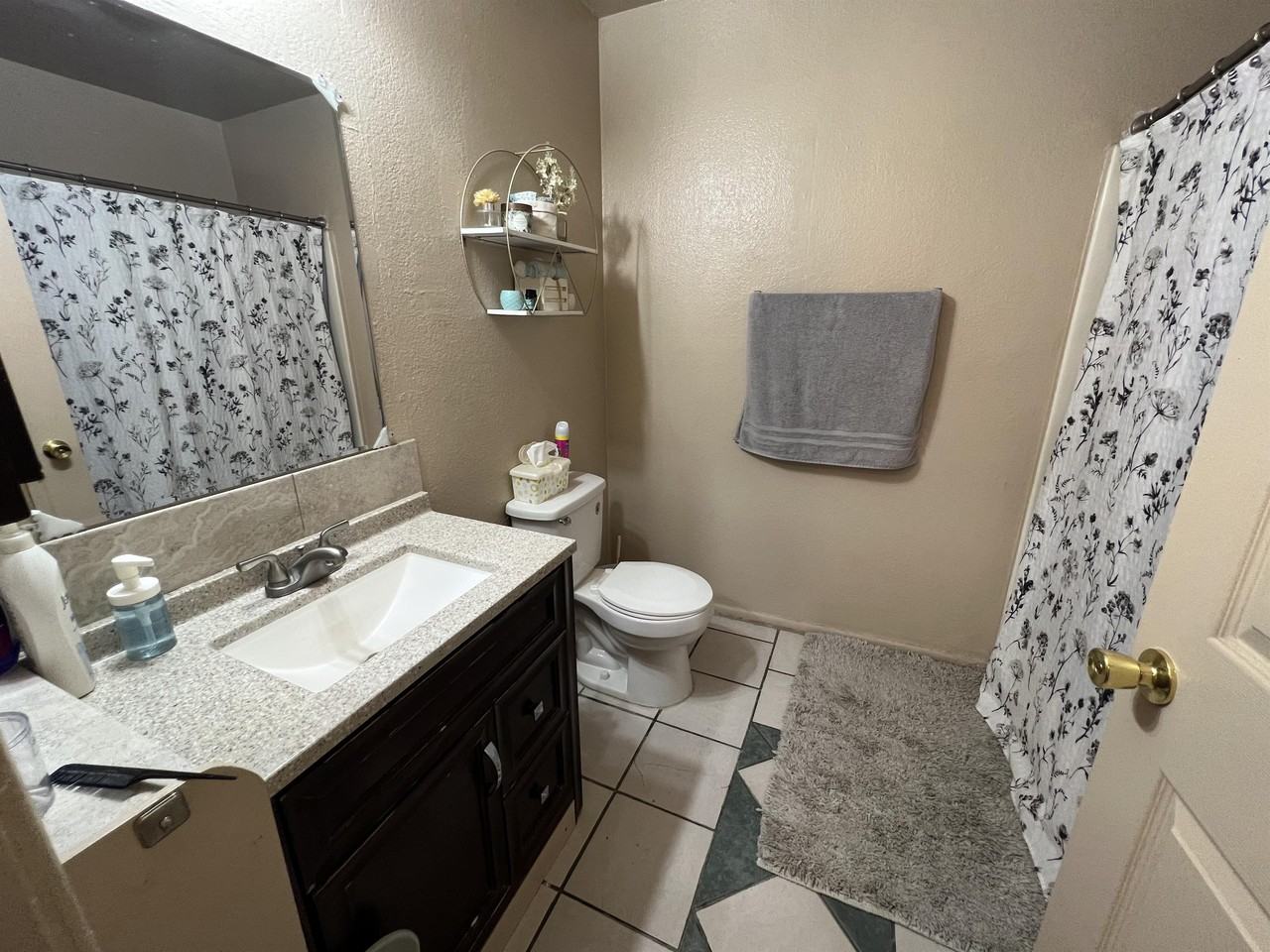 1216 E Erie Ct #1 - Photo 5 of 9