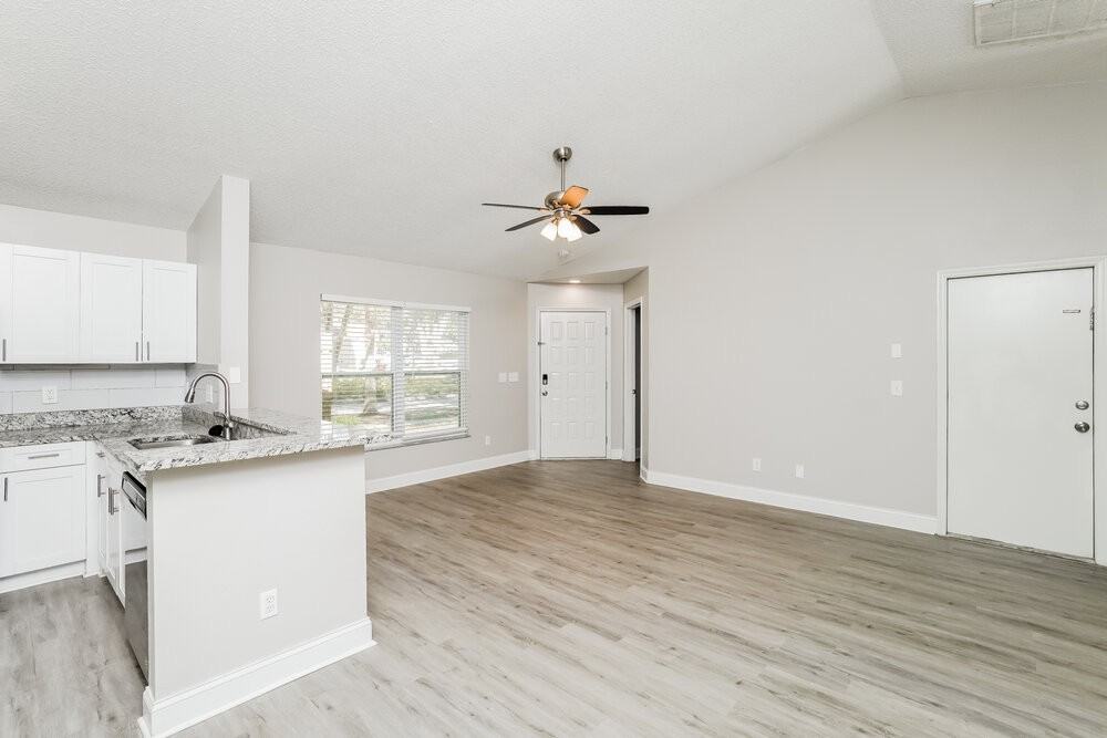 602 Cape Cod Cir - Photo 3 of 16