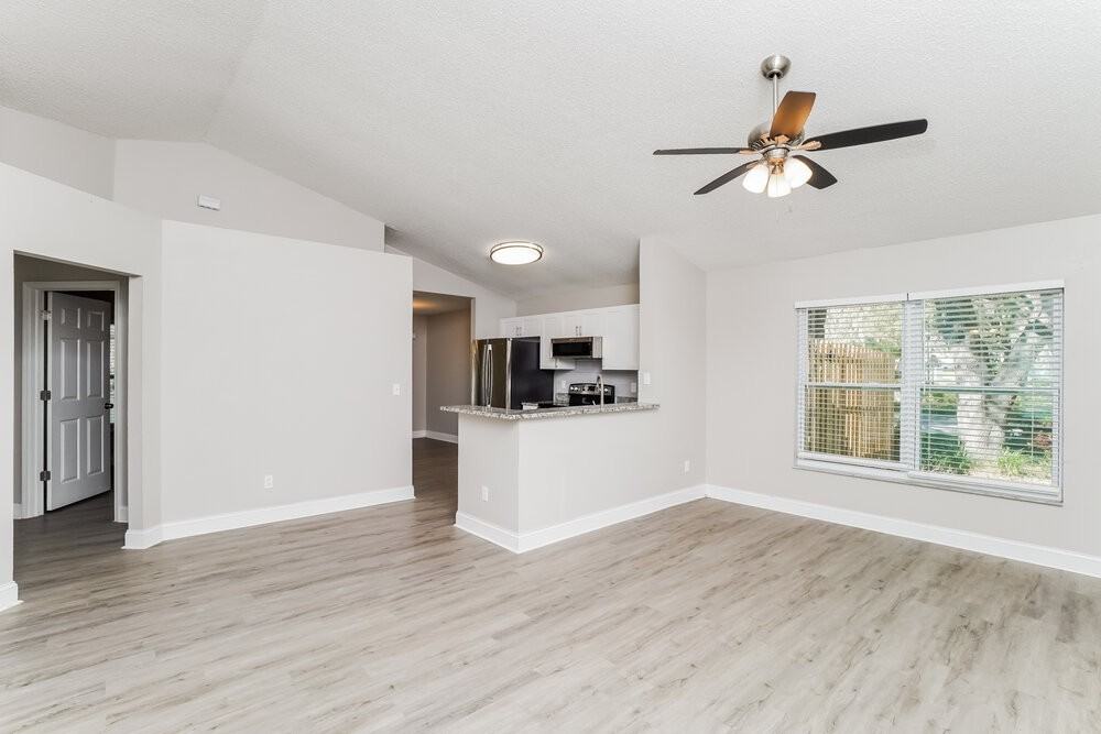 602 Cape Cod Cir - Photo 5 of 16