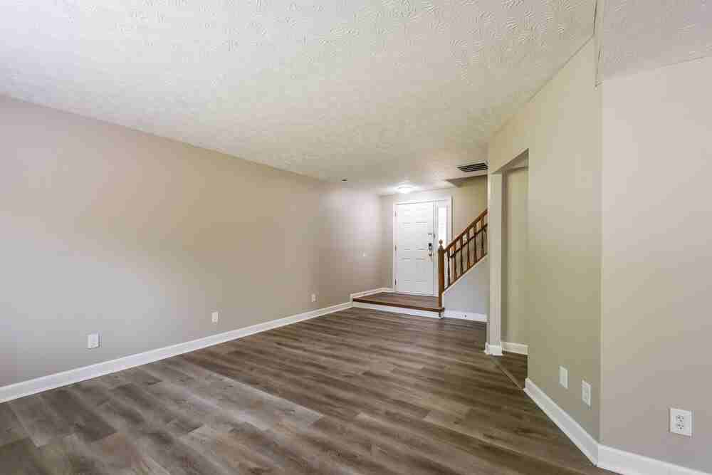 142 Southridge Ln - Photo 6 of 33