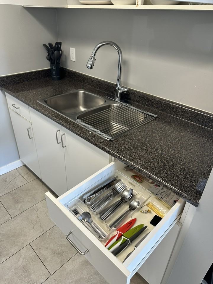 789 Drake Street #701 - Photo 6 of 15