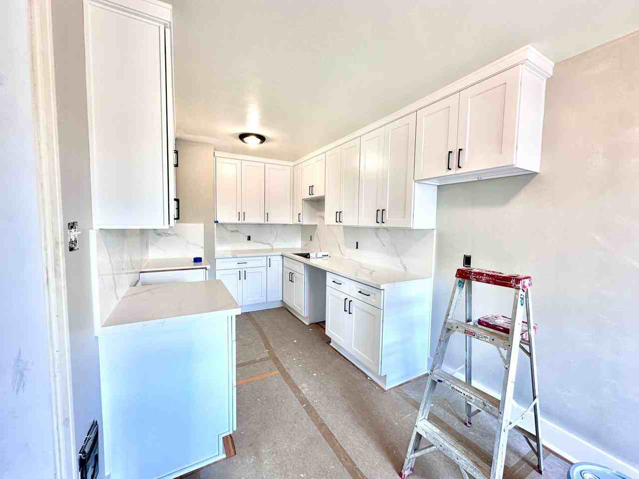 Buckingham Apartments - Photo 2 of 2