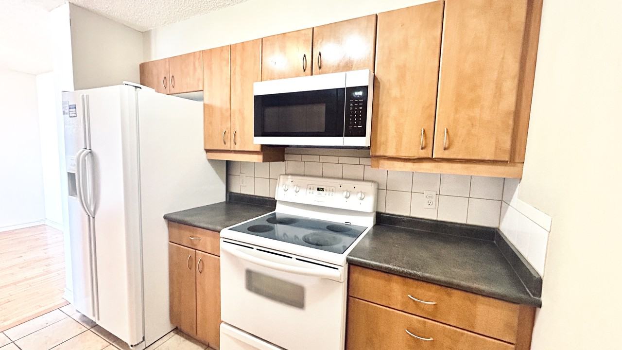 10303 105 St Nw - Photo 3 of 21