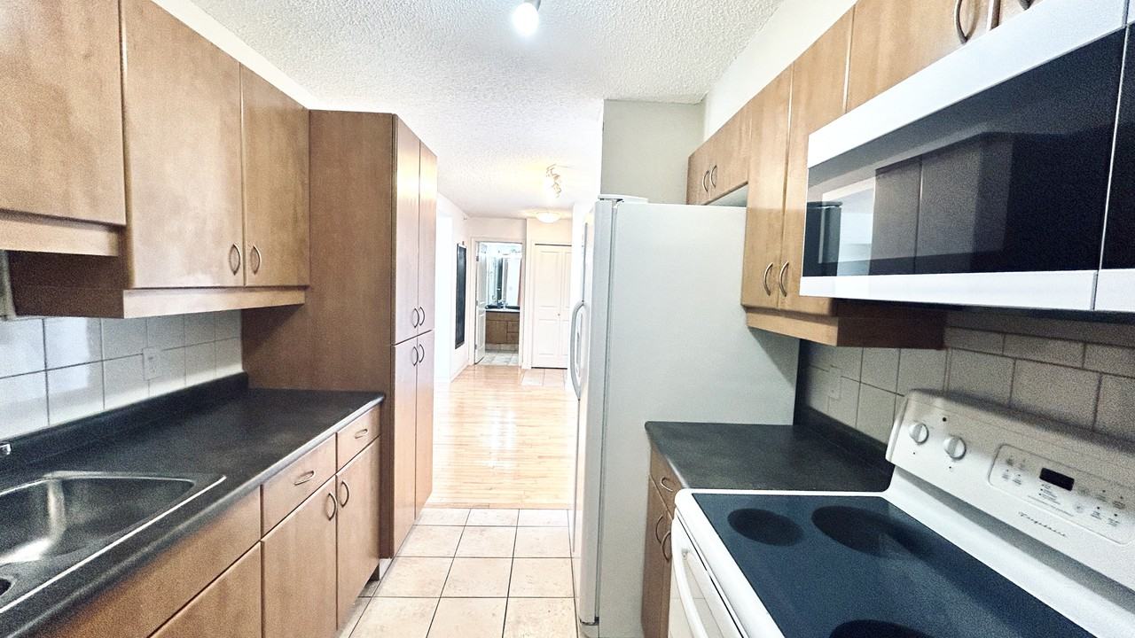 10303 105 St Nw - Photo 4 of 21