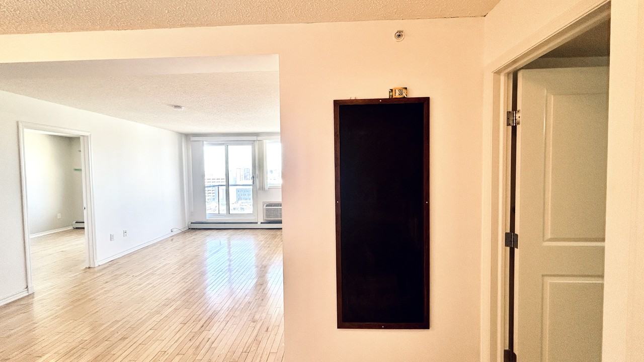 10303 105 St Nw - Photo 5 of 21