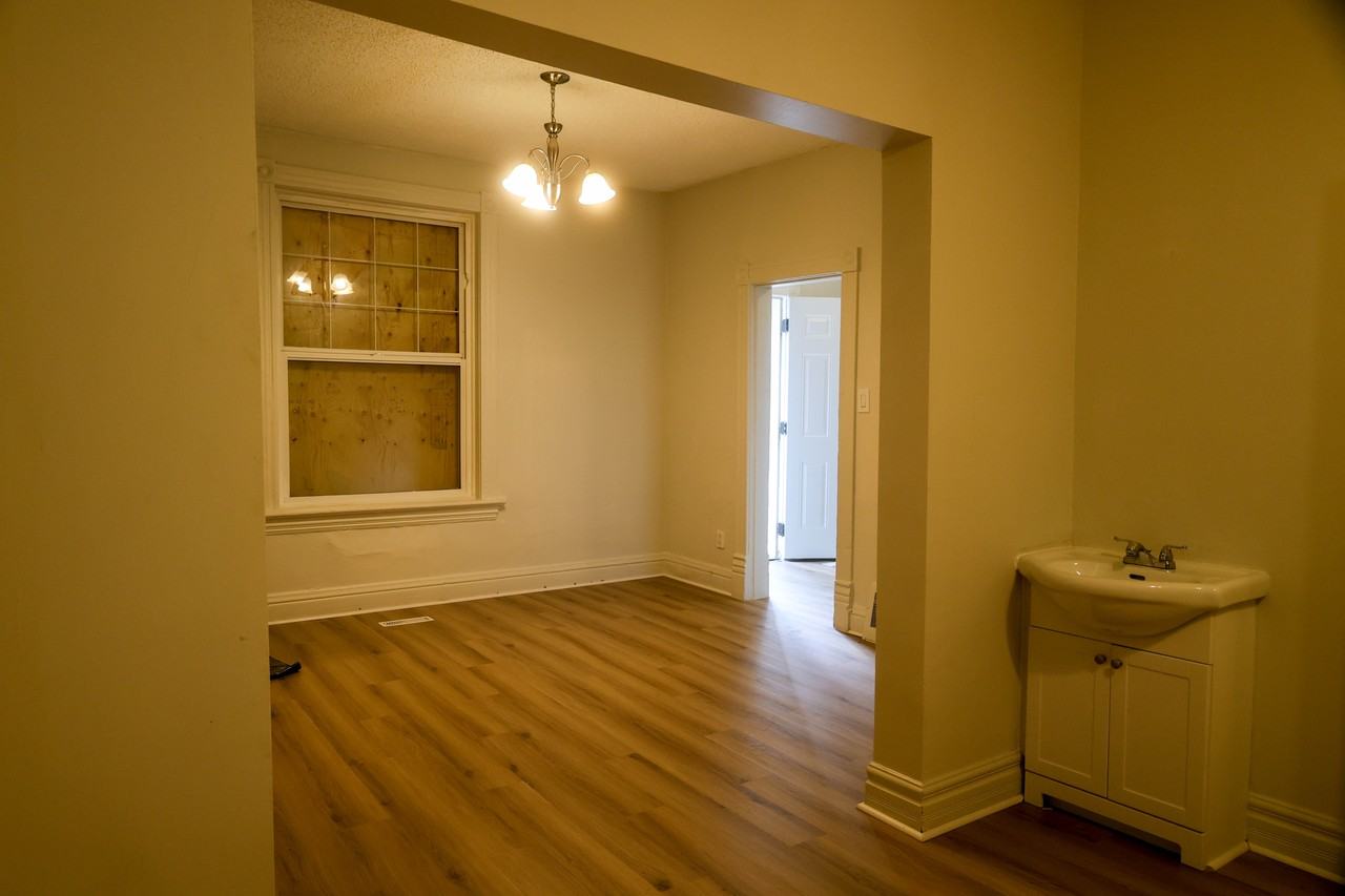 504 Spence St - Photo 3 of 14