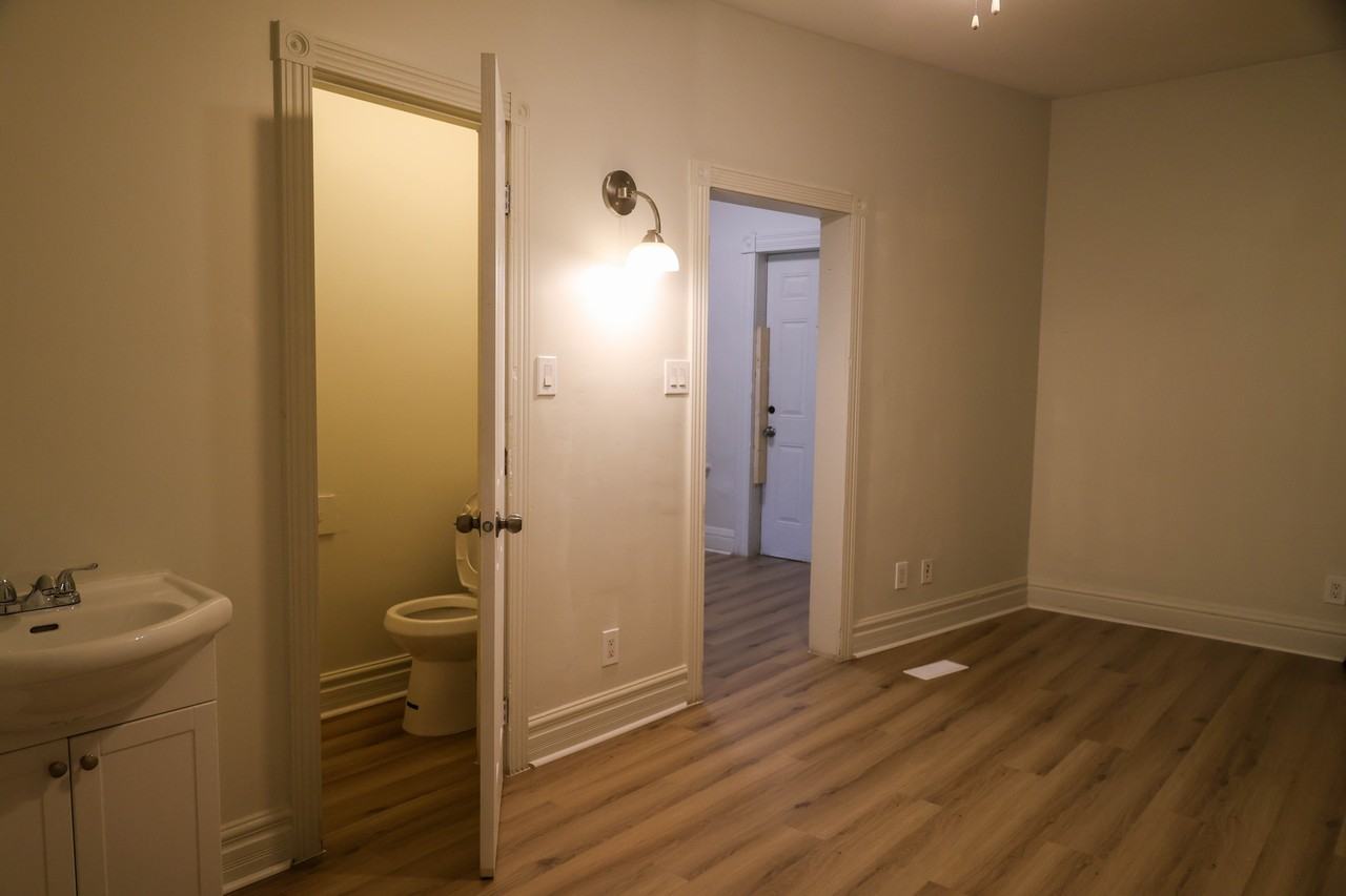 504 Spence St - Photo 4 of 14