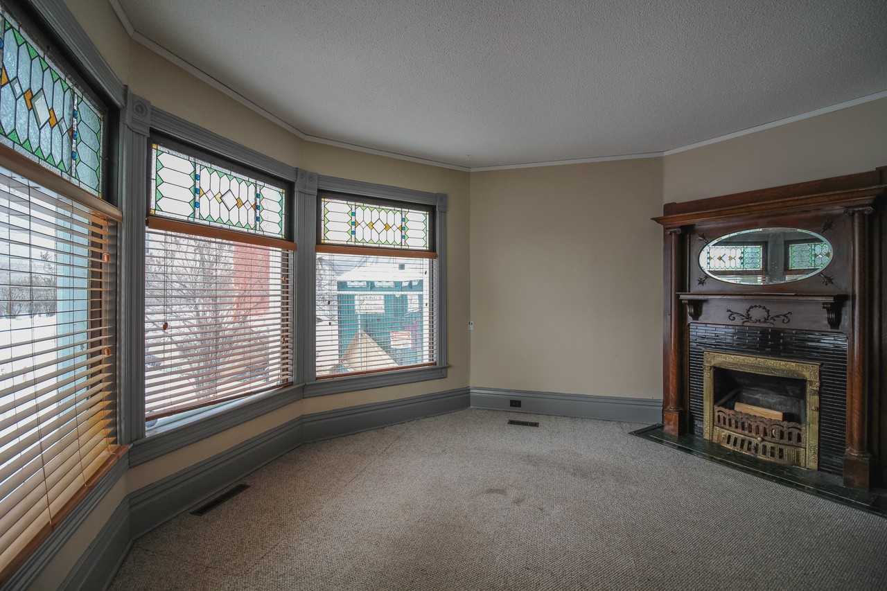 102 Scott St - Photo 3 of 6