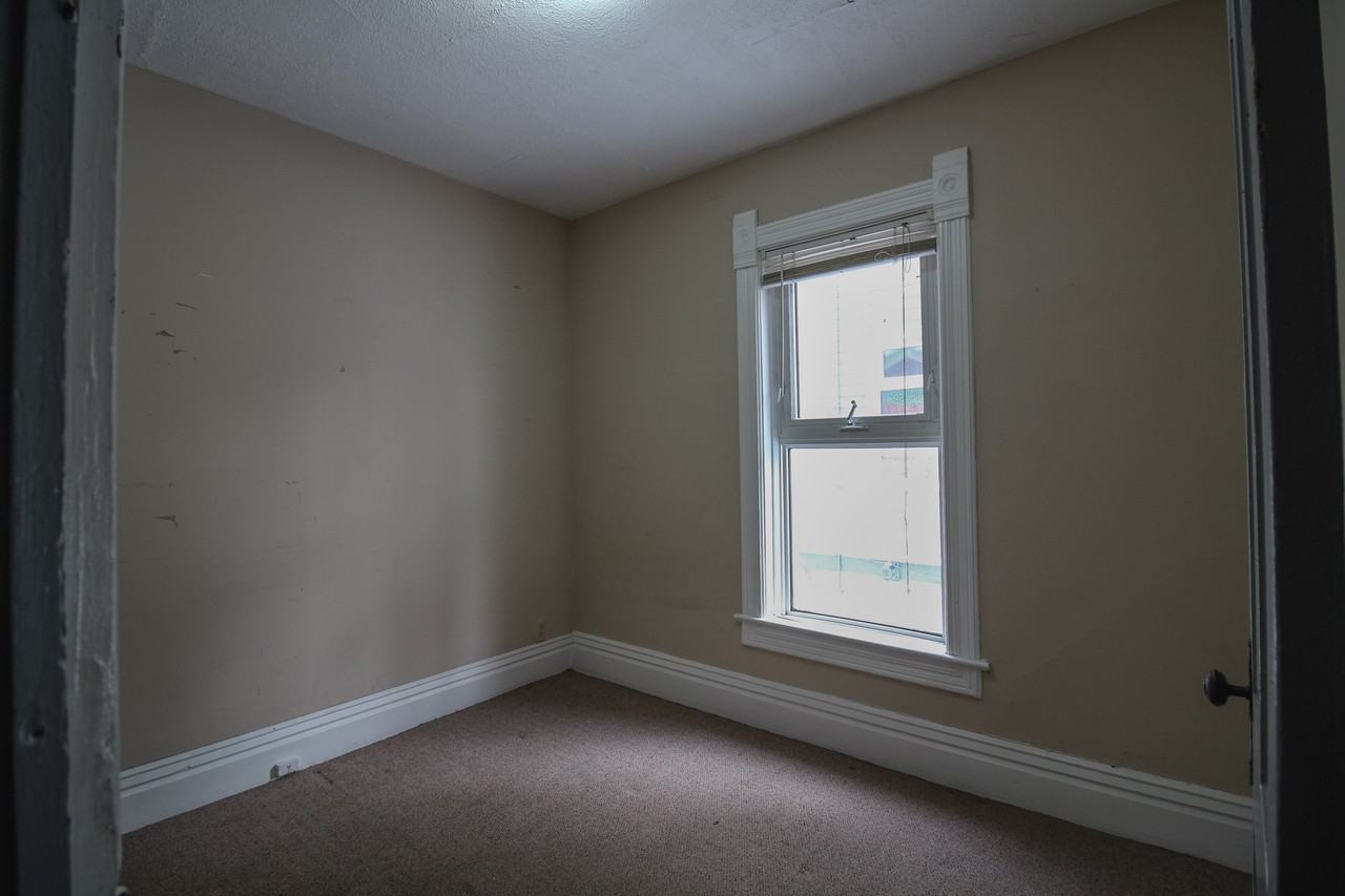 102 Scott St - Photo 4 of 6