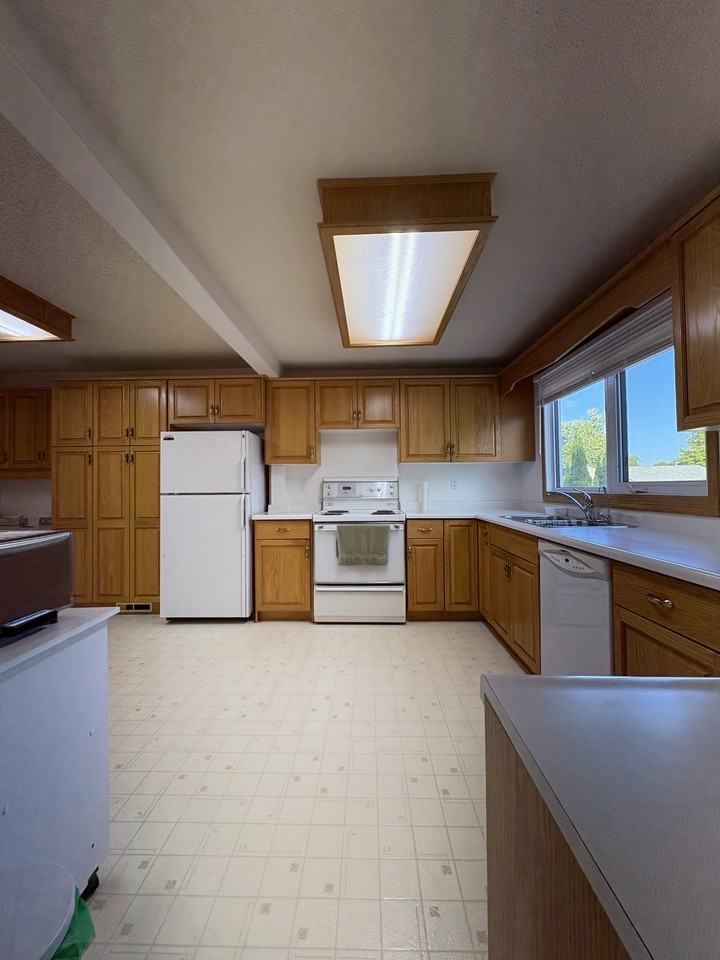 376 Wales Ave - Photo 2 of 21