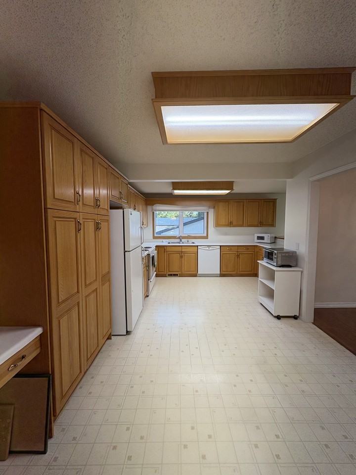 376 Wales Ave - Photo 3 of 21