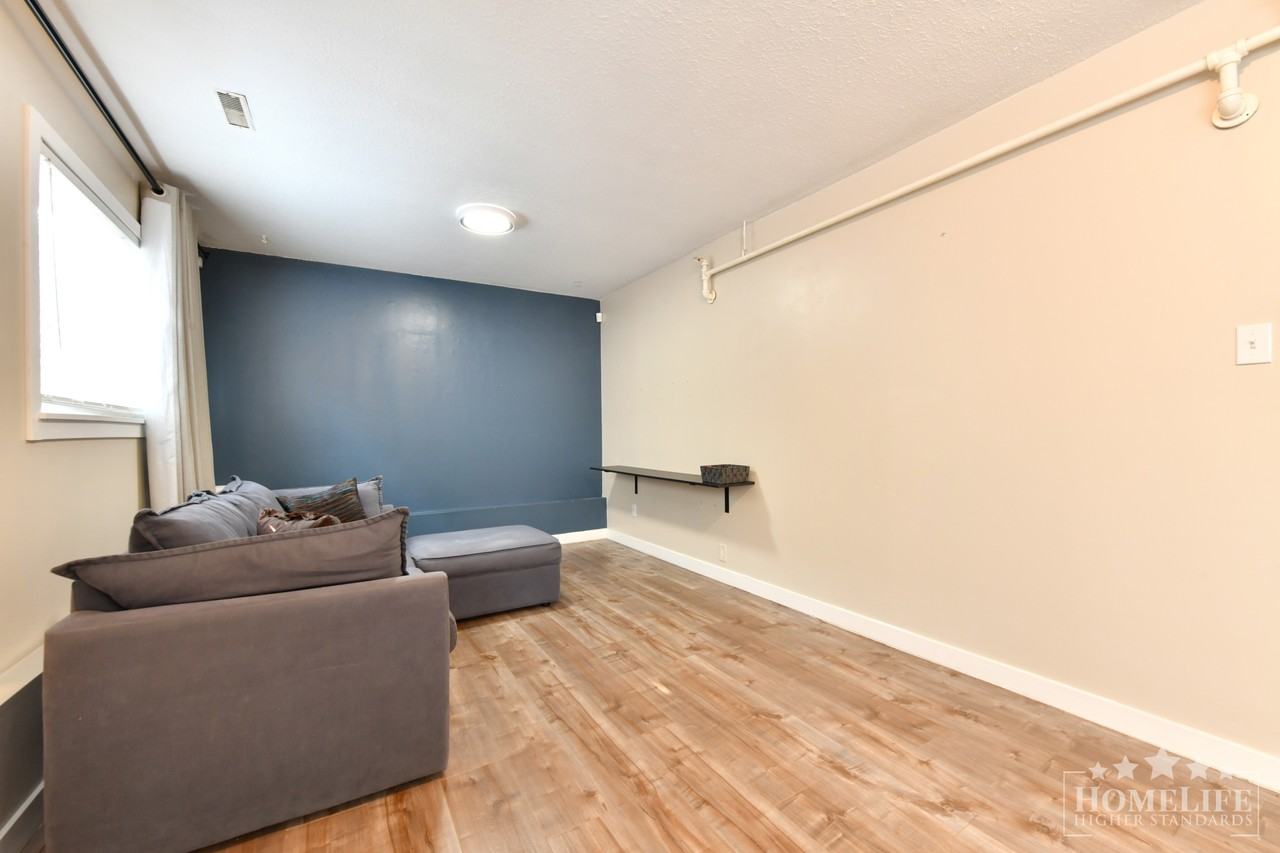 20844 Douglas Cres - Photo 2 of 15