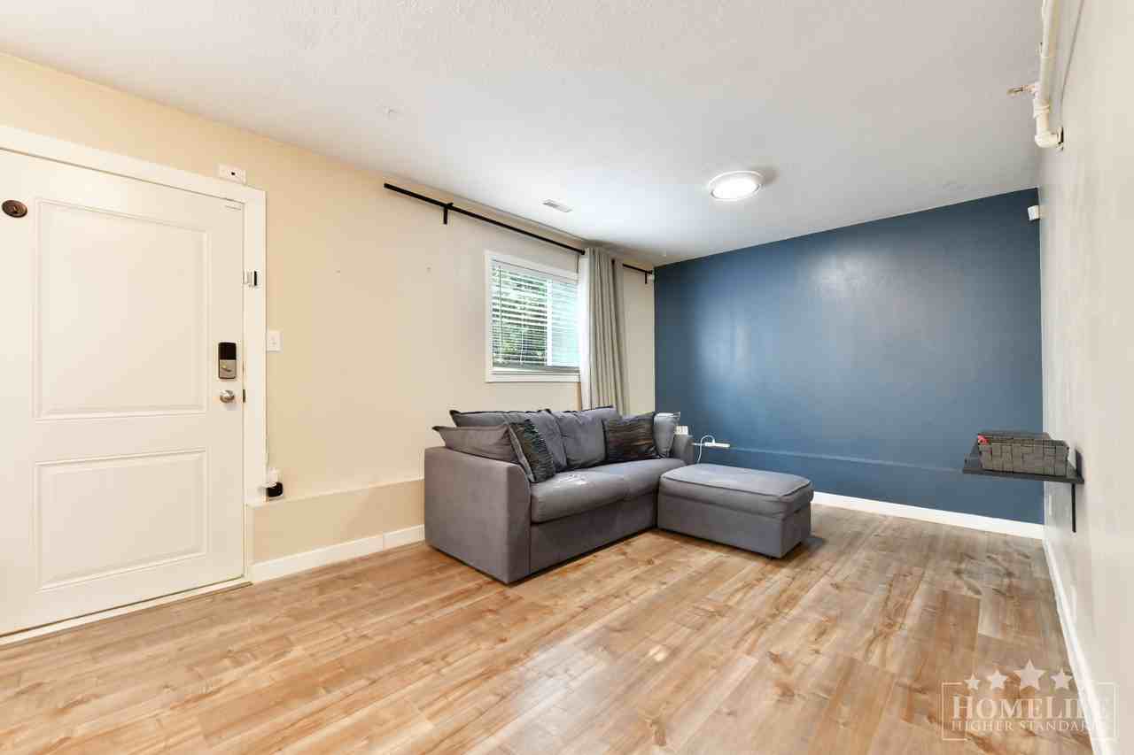 20844 Douglas Cres - Photo 3 of 15