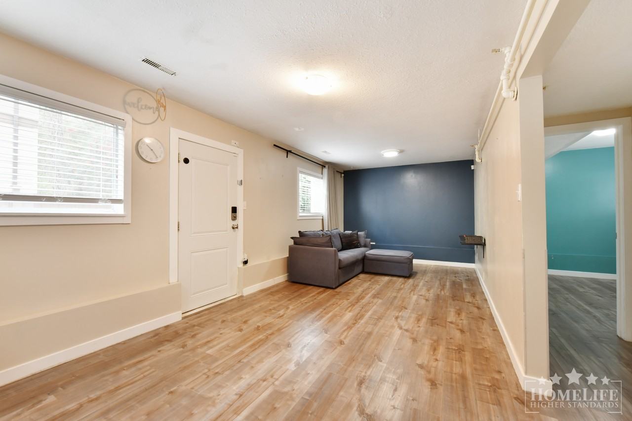20844 Douglas Cres - Photo 5 of 15