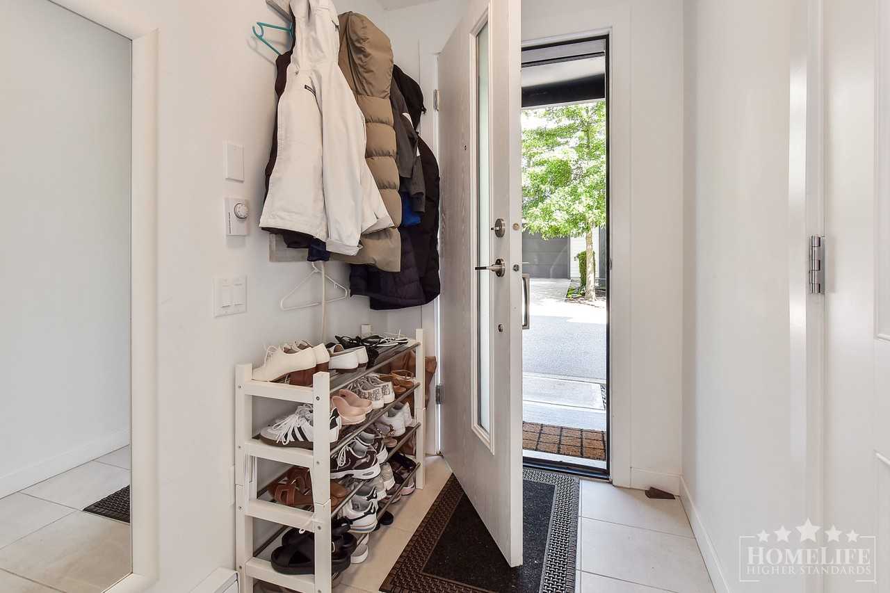 15828 27 Ave - Photo 3 of 18