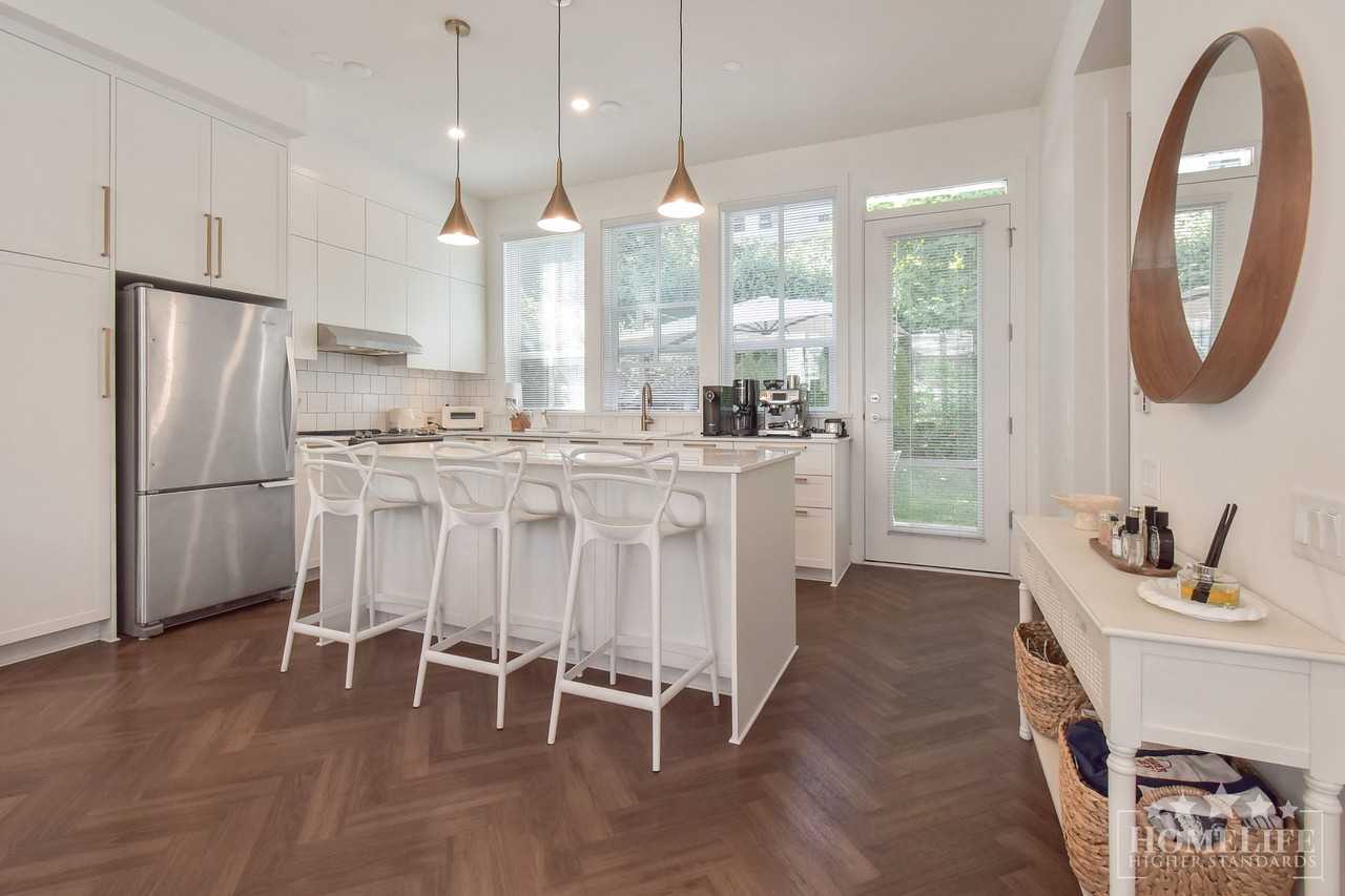 15828 27 Ave - Photo 5 of 18